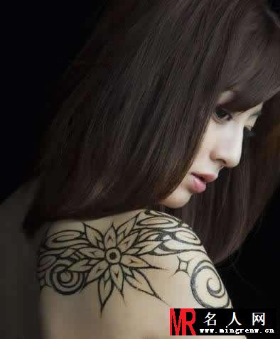 裸背性感诱惑 日本女星杉本有美撩拨人心(1)