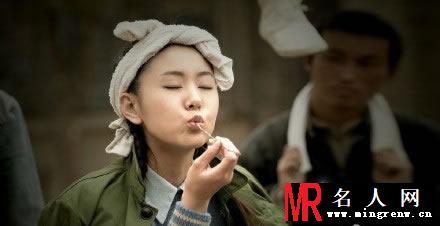 萌女神田晓霞 《平凡的世界》李小萌搞怪剧照(1)