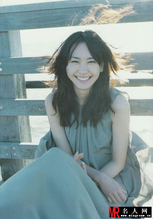 盘点治愈系笑容女星 周冬雨笑眼迷人(1)