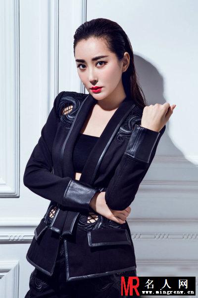 杜若溪冷艳写真 小露酥胸显诱惑(1)