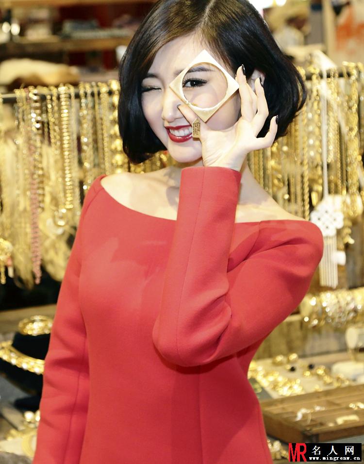 毛晓彤现身纽约 彰显时尚好品味(1)