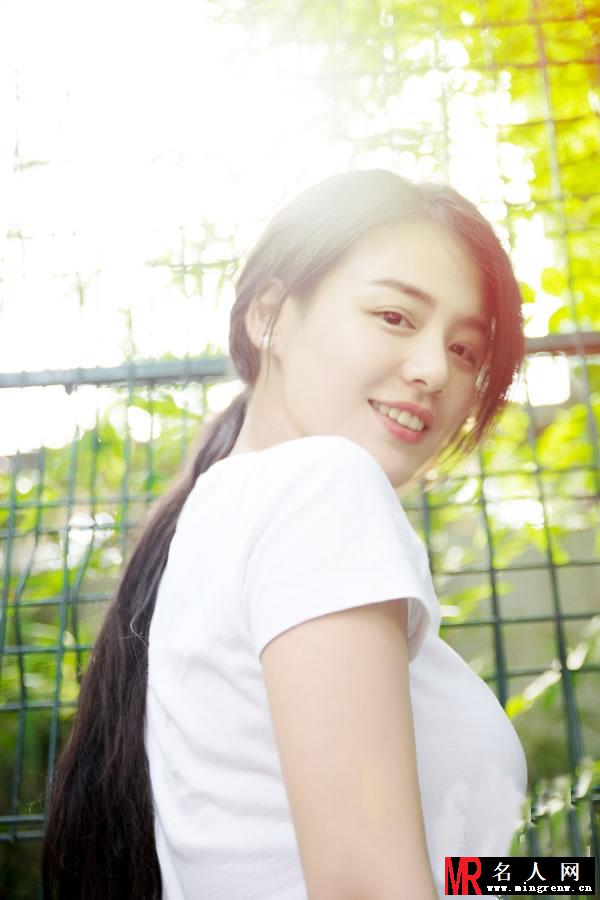 马思纯邻家女孩写真 素颜出镜清纯可人(1)