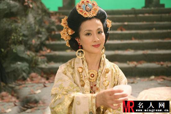 刘亦菲妈妈旧照曝光 网友大赞像姐妹(1)