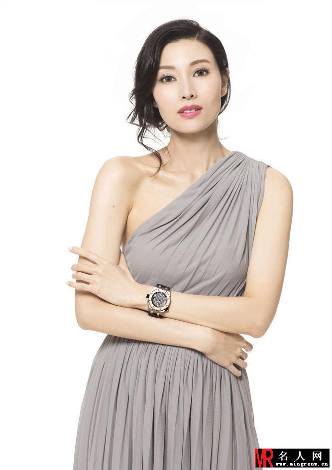 女神李嘉欣最新写真 玩转手表显优雅(1)