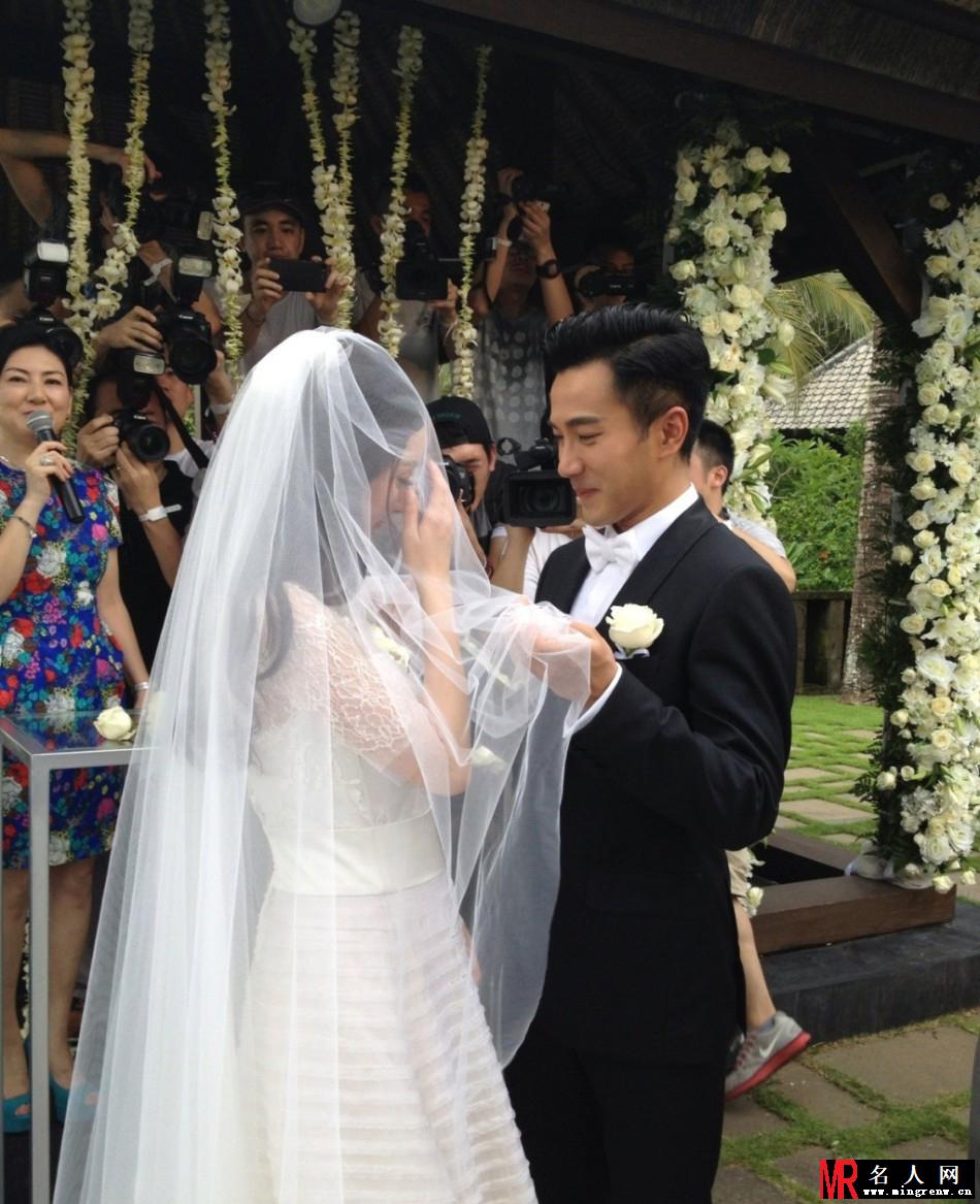 杨幂刘恺威甜蜜大婚 当众热吻羡煞众人(1)