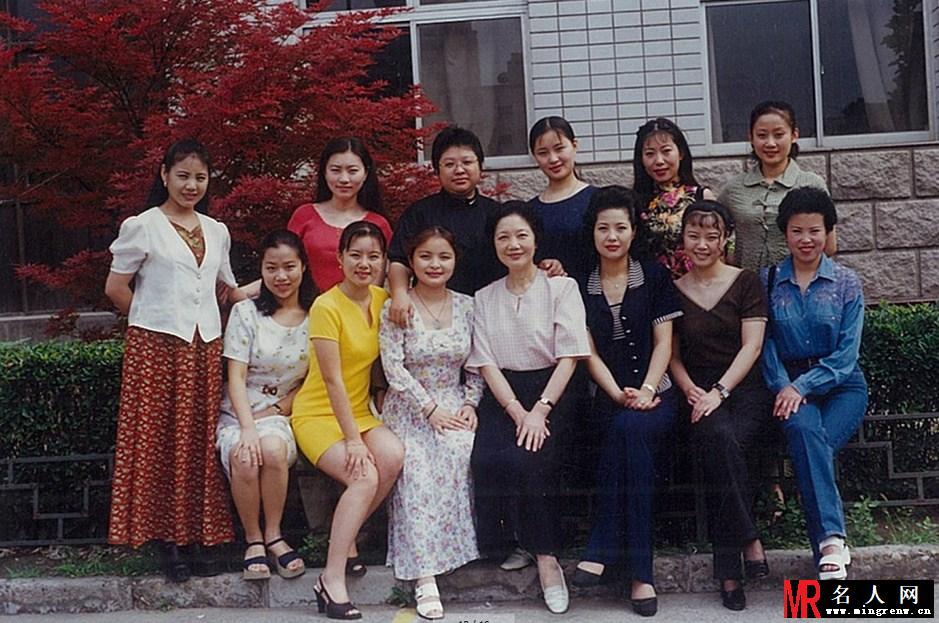 龚琳娜学生时代照片曝光 青涩摸样很美很清纯(1)