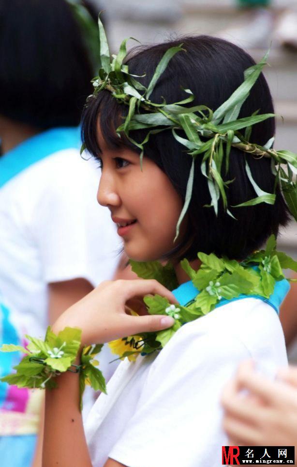 点读机广告女孩中学生活照曝光 娇俏可人(1)