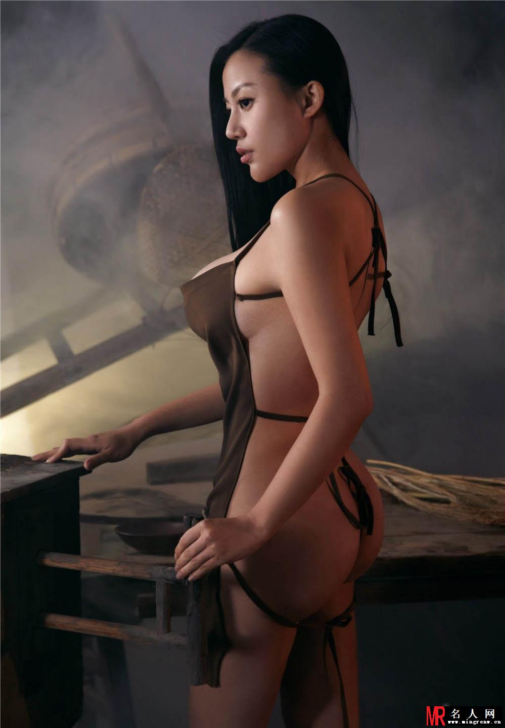 H奶苏梓玲最新全裸大片 大尺度诠释风骚酒娘(1)