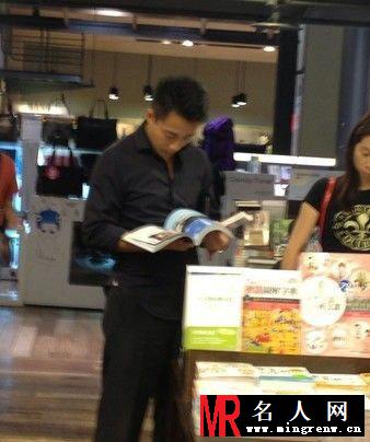 大S汪小菲现身泰国寺庙 喜得爱子虔诚还愿(1)