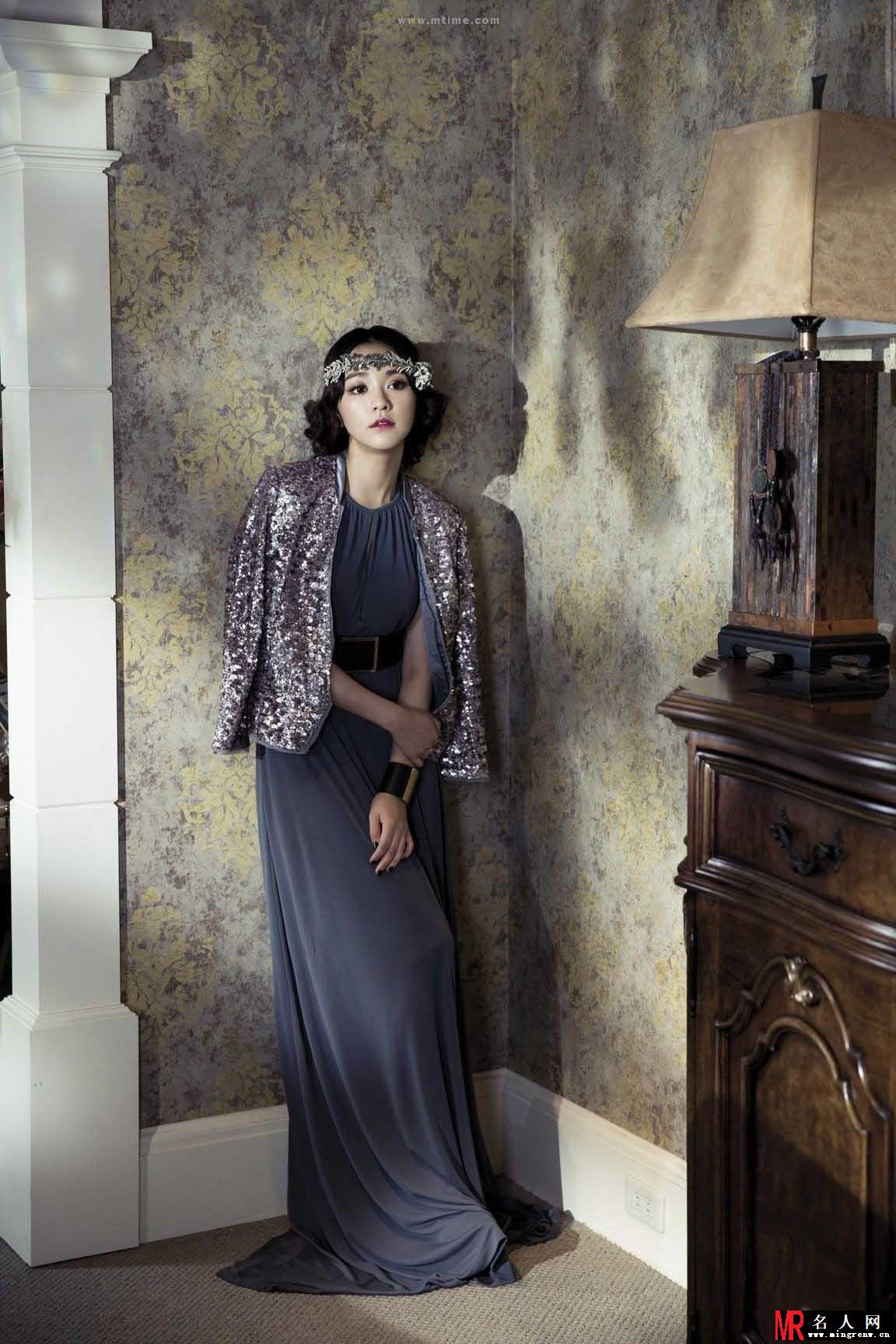 陈意涵登《VOGUE》化身复古精灵 演绎奢华宫廷风(1)