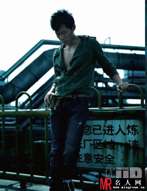 2010年7月《优品》李晨杂志写真 半裸上身诱惑十足(1)