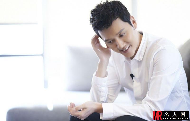 冯绍峰登2013《VOGUE TAIWAN》杂志 尽展成功男人魅力(1)