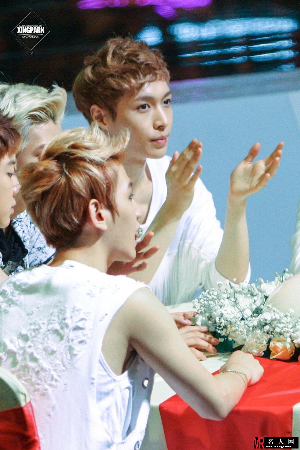 EXO张艺兴2013年帅气亮相亚洲偶像盛典(1)