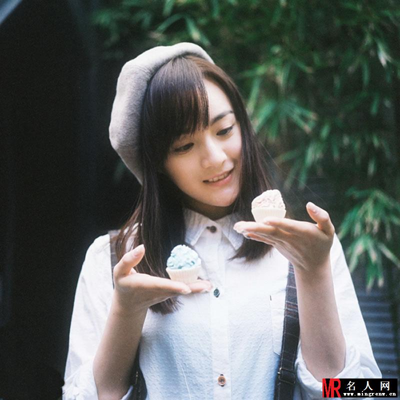 李依纯清纯素颜写真 获封最美校花(1)