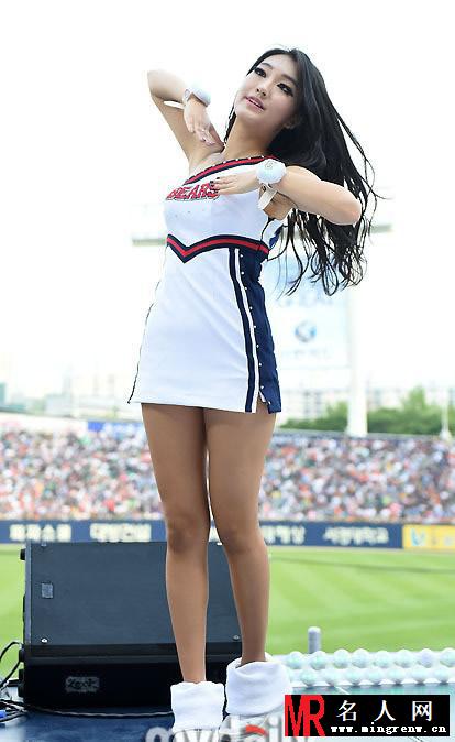 韩国啦啦队性感再升高度 惊艳亮相性感露底裤(1)