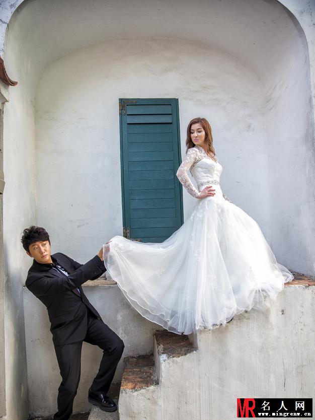 关喆结婚照曝光 美艳混血娇妻获赞(1)