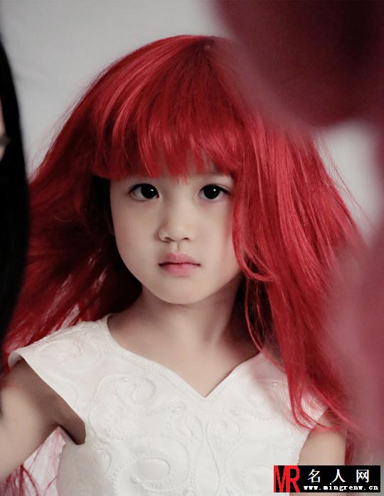 钟丽缇小女考拉美人鱼写真 偷抹口红鬼马精灵(1)