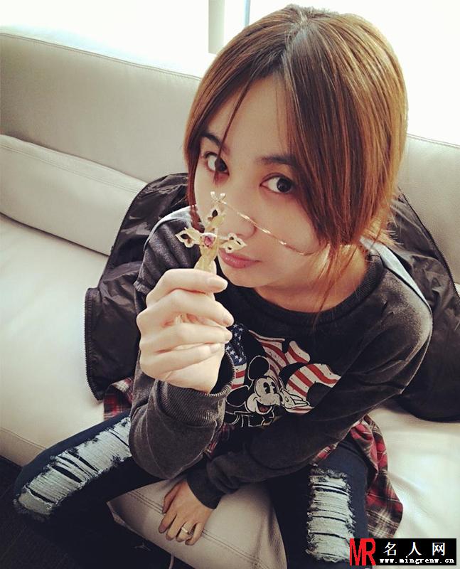 花儿与少年糊涂妹李菲儿海量私照曝光(1)