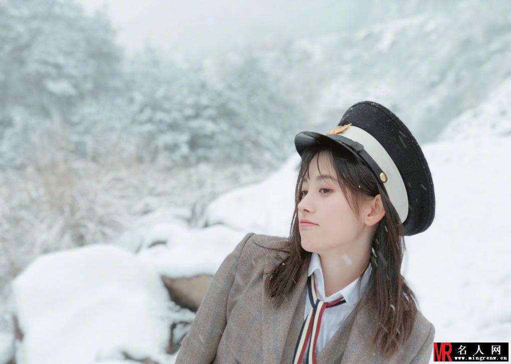 鞠婧祎最新美照曝光 雪中亭亭玉立甜美微笑超美丽(1)