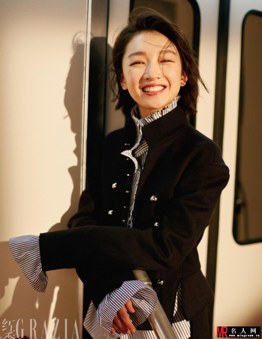 这笑容太美！周冬雨登《红秀》杂志(1)