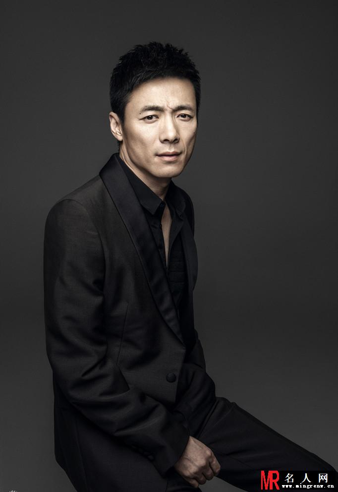祖峰时尚大片曝光 深沉内敛散发男人魅力(1)