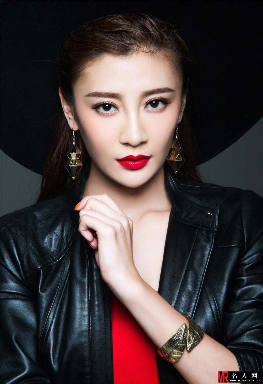 唐菀红唇写真曝光 总攻气质女王范儿(1)