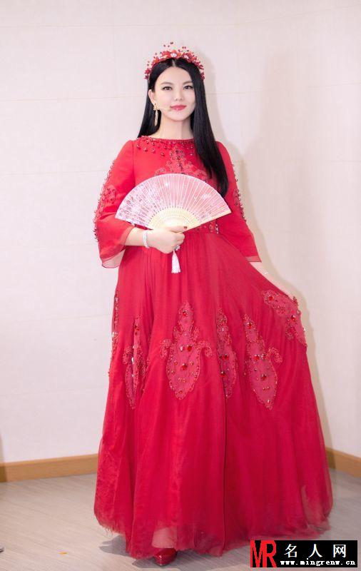 李湘红裙展现浓浓女王范儿(1)