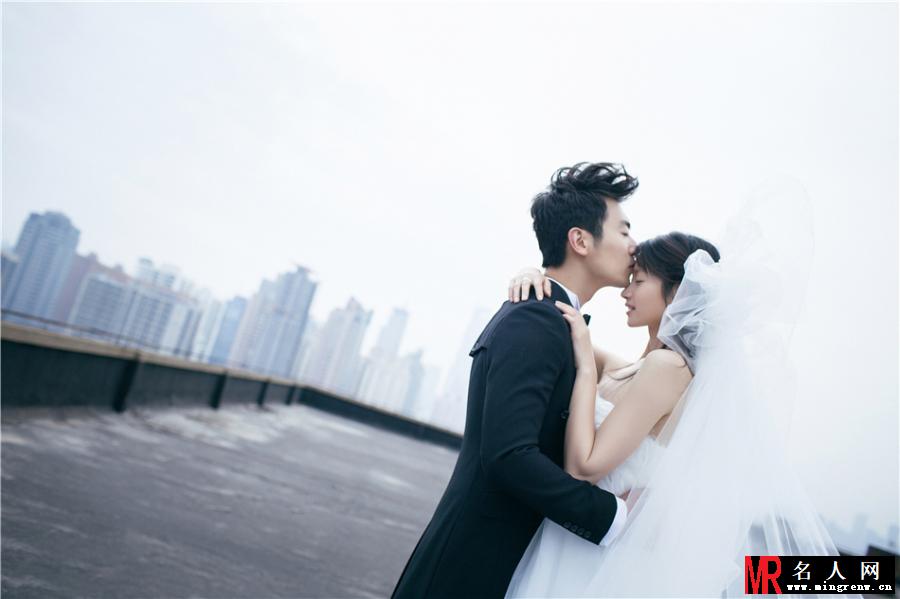 朱亚文沈佳妮婚纱照曝光 柔情甜蜜清新(1)