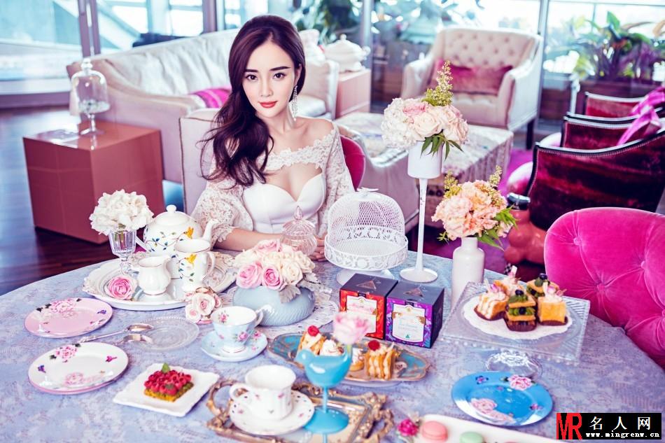 李小璐登杂志封面 辣妈身姿曼妙(1)