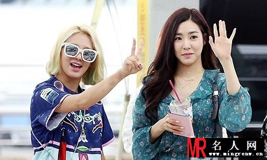 少女时代现机场 Tiffany短裙险被吹翻(1)