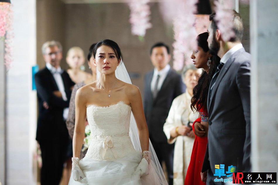 《单身男女2》剧照 高圆圆着白色婚纱现场飙泪(1)