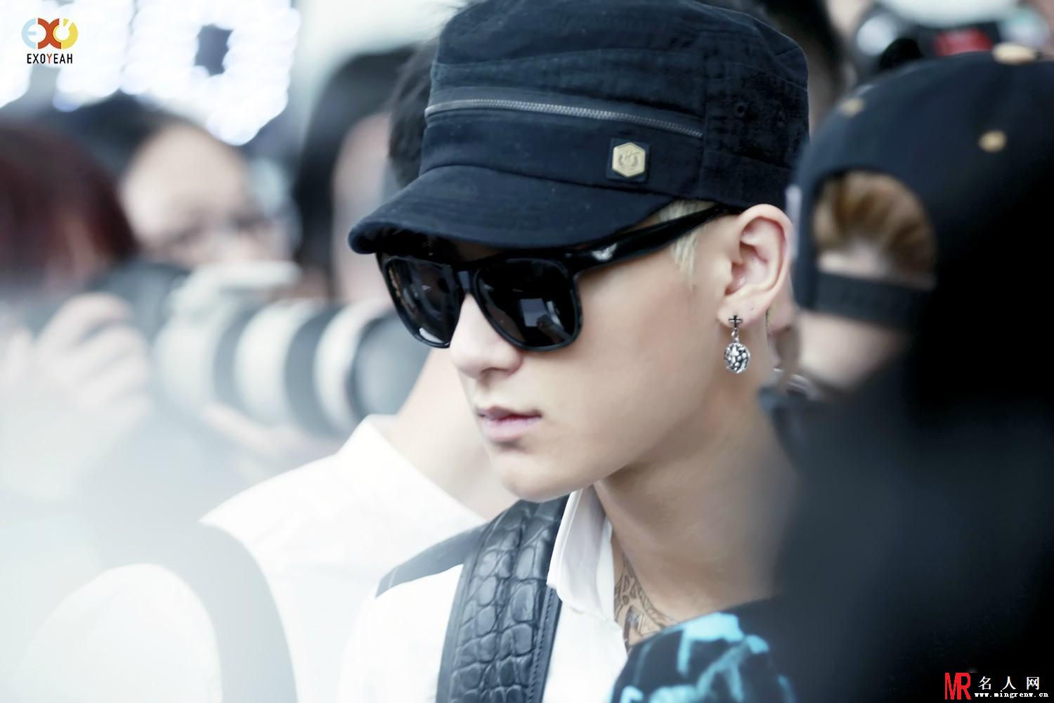 2014年6月EXO香港飞韩国机场时尚写真帅气难挡黄子韬图片写真(1)