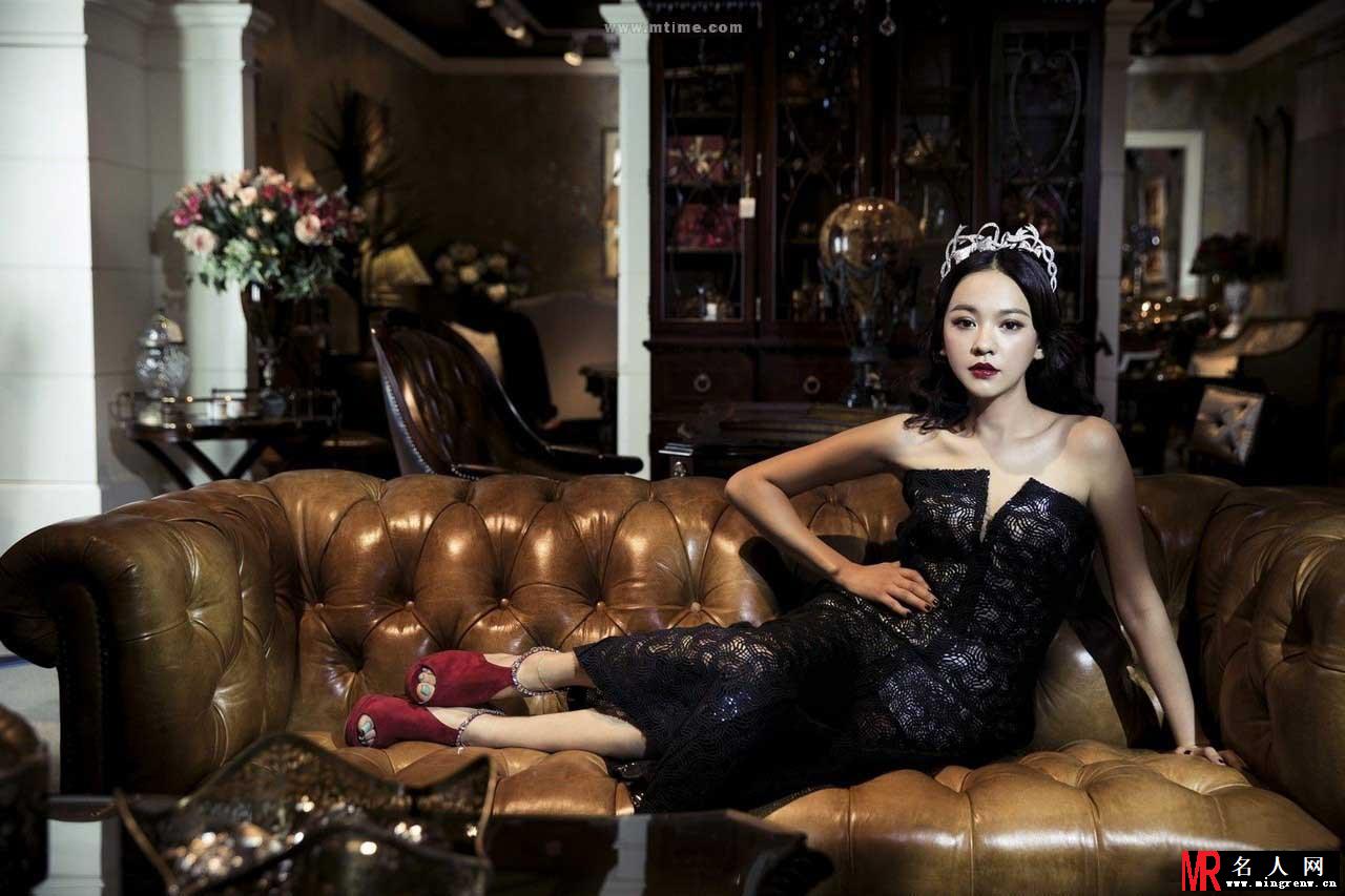 陈意涵登《VOGUE》化身复古精灵 演绎奢华宫廷风(1)