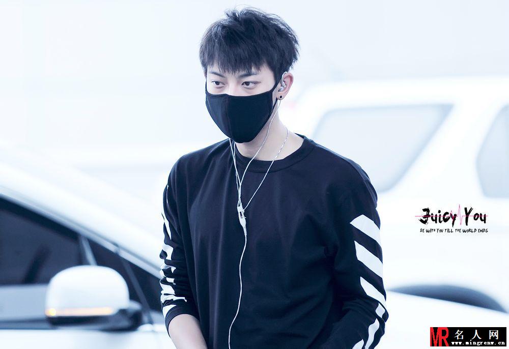 2014年8月EXO仁川飞广州转机飞韩国机场写真黄子韬图片写真(1)