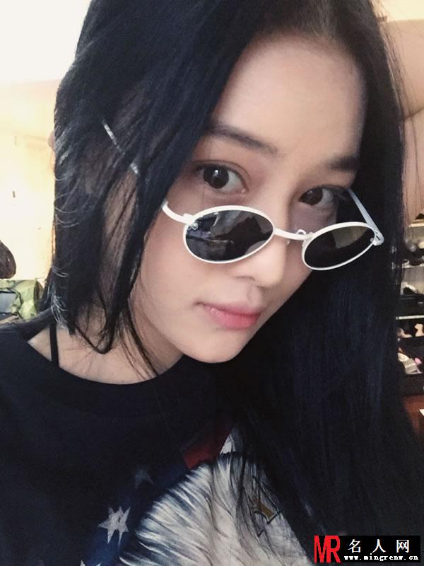 张馨予画梅生活照 文艺气息十足安静的美女子(1)
