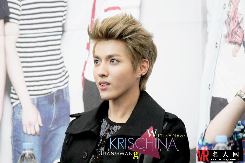 2012年EXO韩国永登浦签售吴亦凡图片 黑色系服装衬托高品质颜值(1)