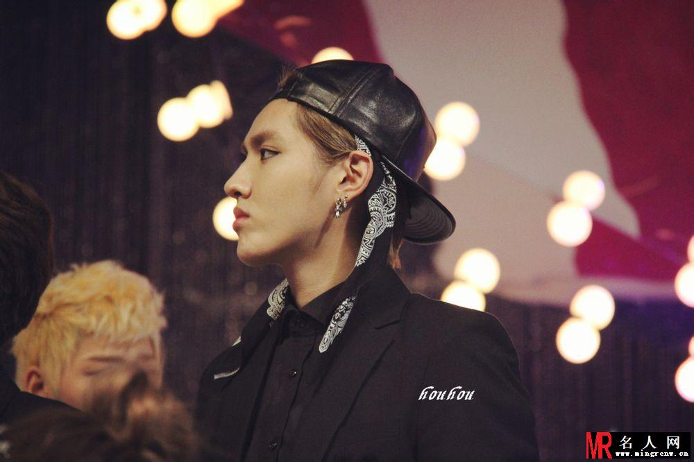 吴亦凡2013年SBS舞台演唱帅气时尚潮范十足(1)