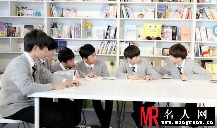 TFBOYS给王源庆祝生日 生日蛋糕写完祝福(1)