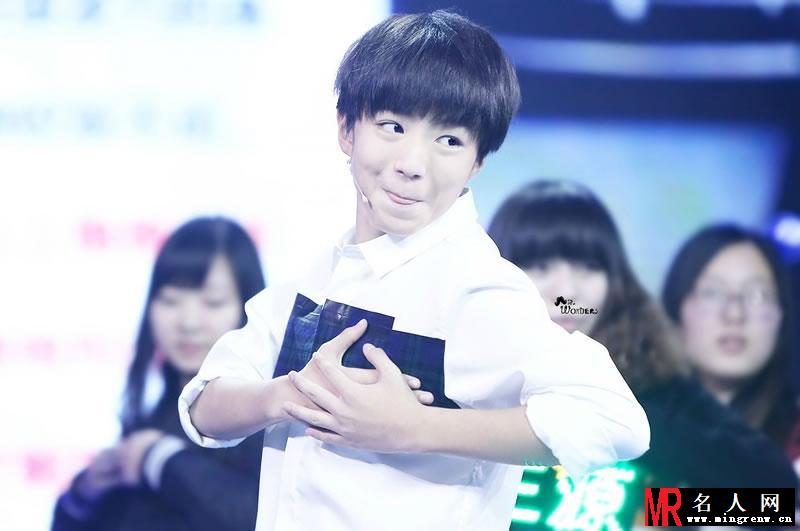 TFBOYS王俊凯《中国文艺》 两个虎牙可爱至极(1)