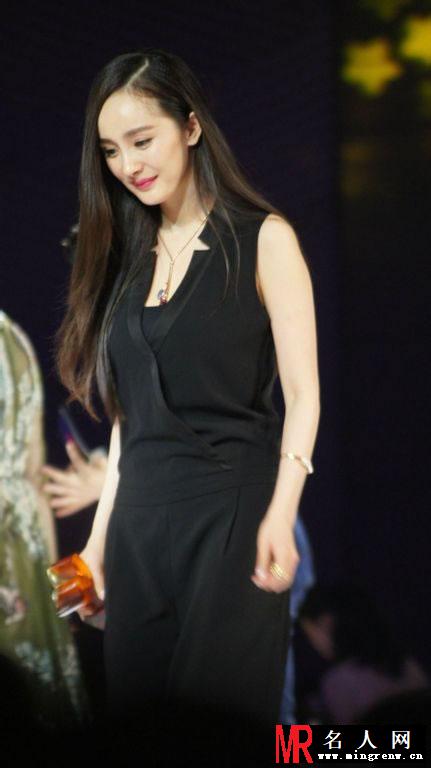 杨幂2014风尚大典高清图集 频繁换装秒杀菲林(1)
