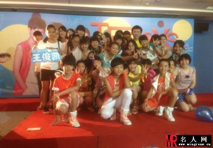 TFBOYS王俊凯2013年青涩生活照集(1)