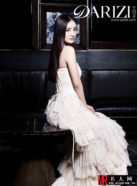 杨幂2013《大日子》写真 抹胸婚纱露双峰(1)