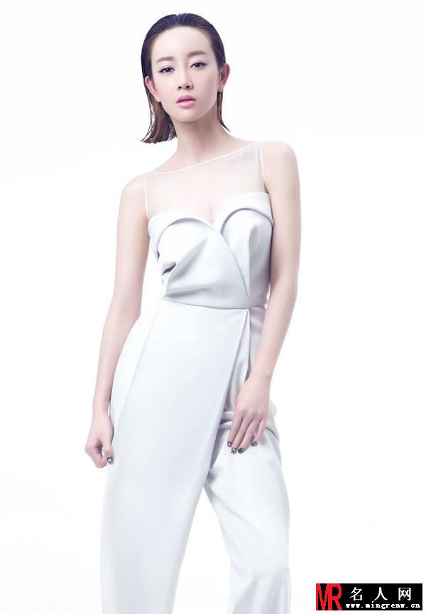 张檬黑白大片 展完美侧颜(1)