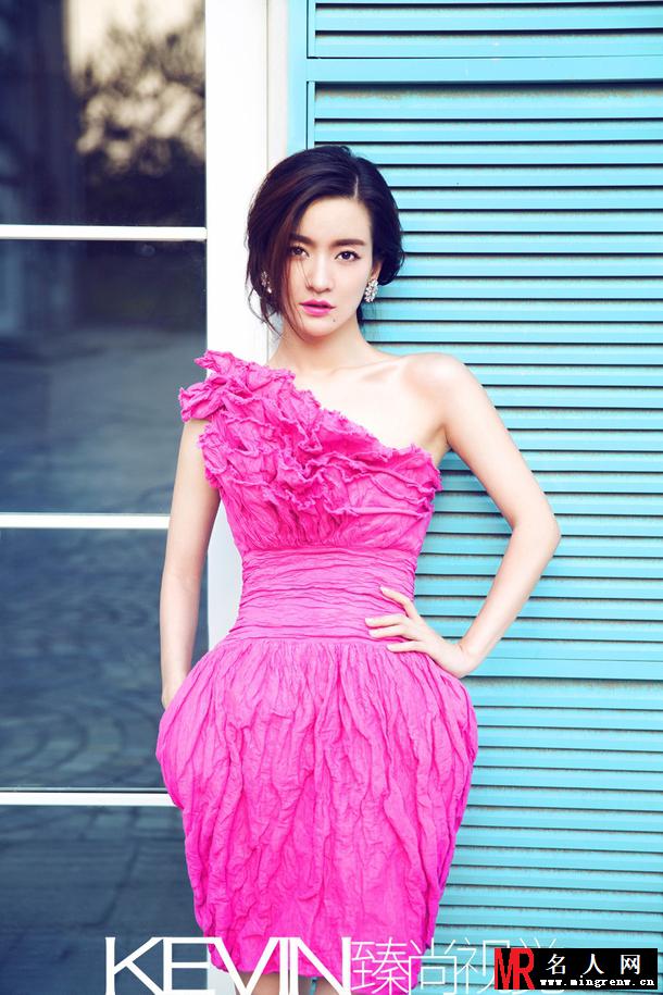 李晟优雅写真 绽放盛夏迷情(1)