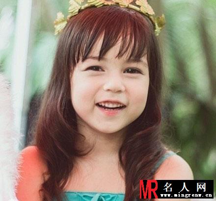 泰国小萝莉网络爆红 大眼软妹嘟嘴卖萌(1)