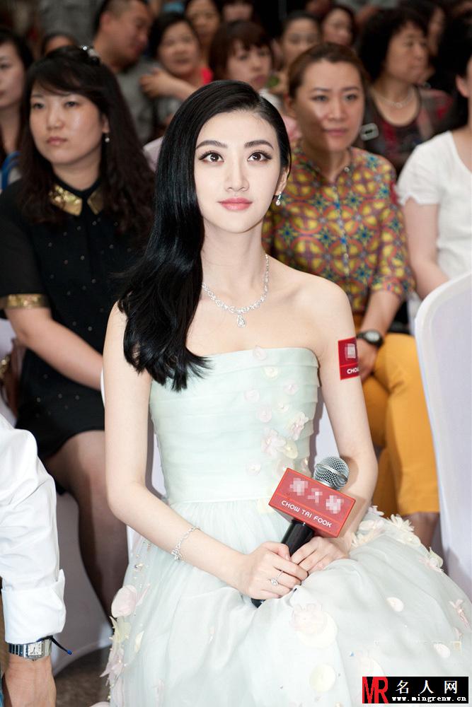景甜薄纱裙捞金 甜美笑容引粉丝尖叫(1)