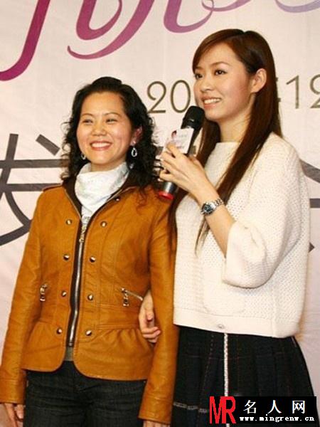 明星母女照大盘点 李小璐貌不如母亲(1)