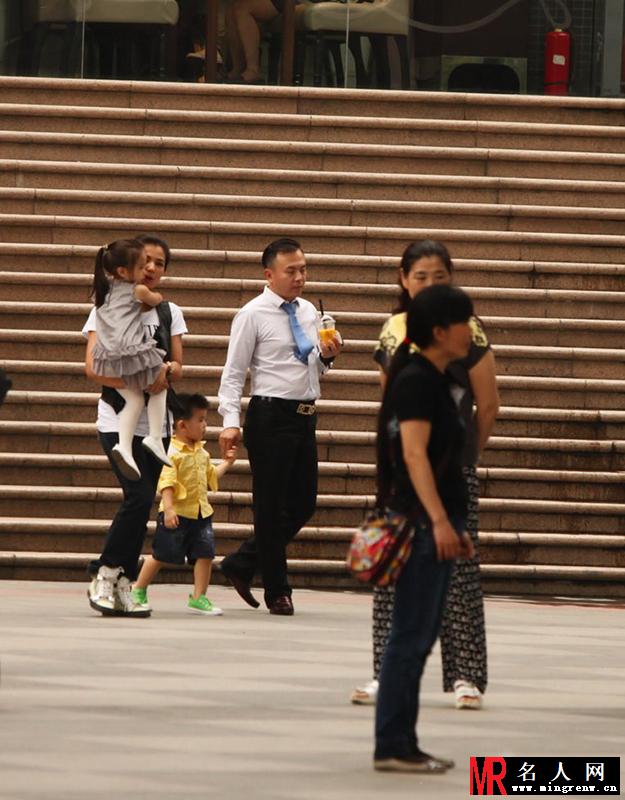 刘涛私生活居家照 可爱儿女卖萌温馨动人(1)