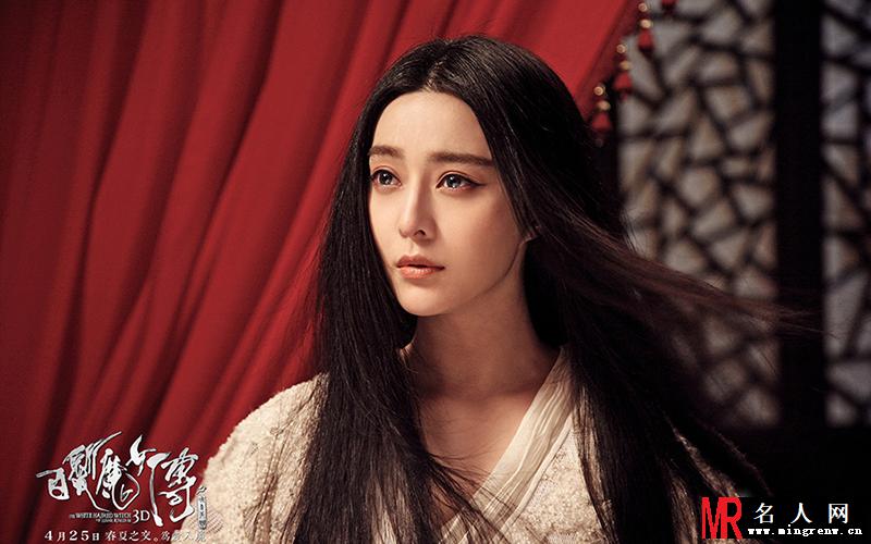 范冰冰白发魔女传曝新照 牵手黄晓明魔幻演绎(1)
