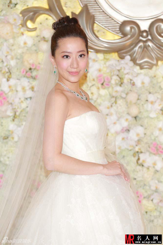 汪圆圆蔡加赞大婚 新娘挂金猪戴金镯子珠光宝气(1)